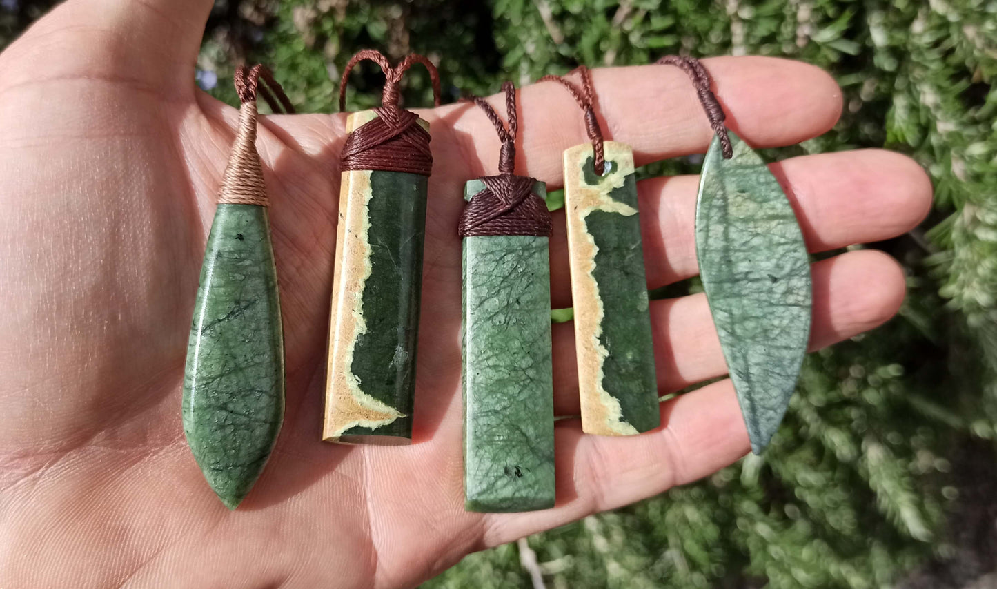 Pendentif Toki Dunite 🌿 Nouvelle Calédonie