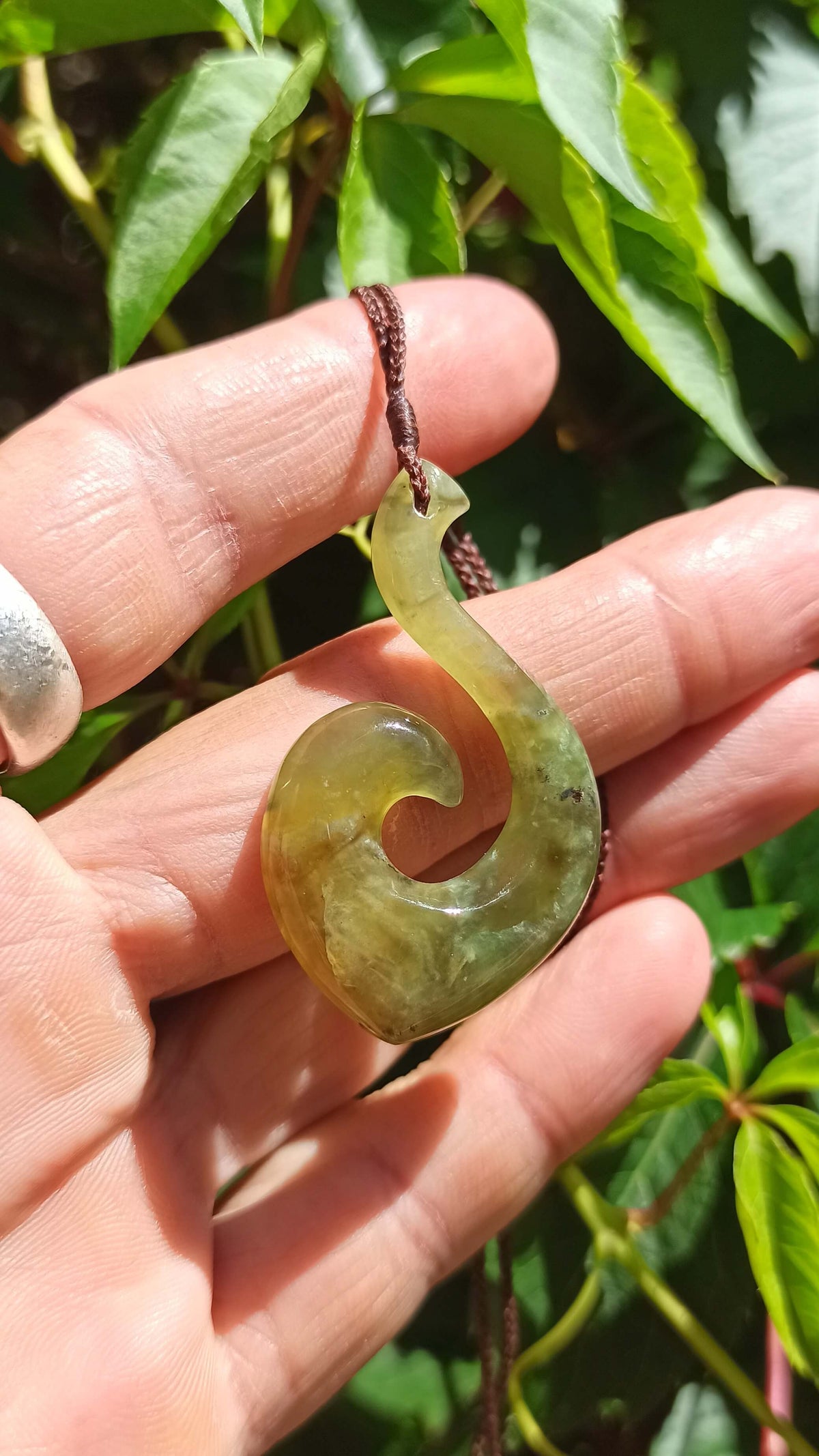 Pendentif "Koru" Vesuvianite
