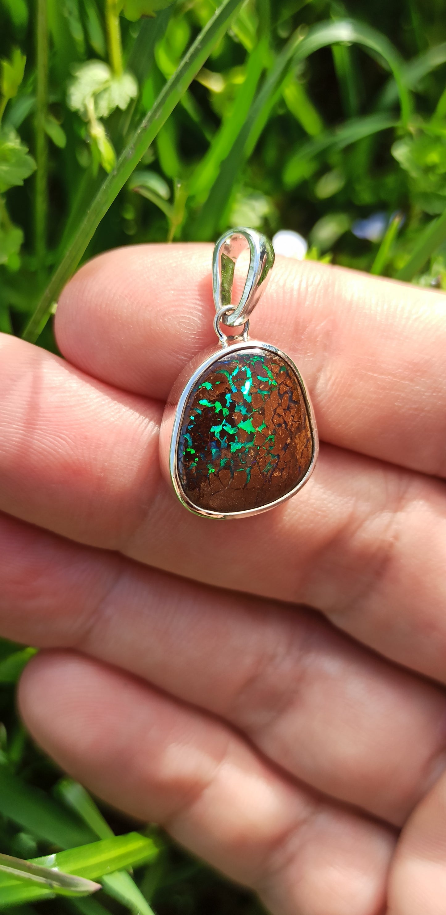 Pendentif Argent ~ Opale Boulder de Winton, Australie