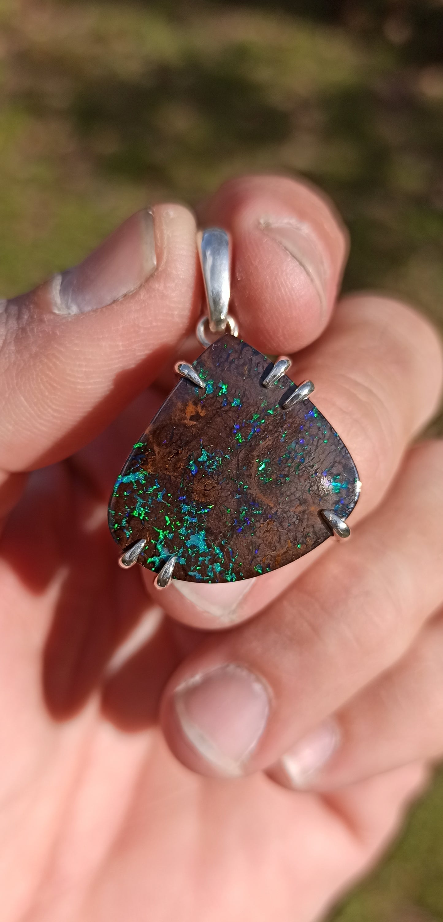 Pendentif Argent ~ Opale Boulder , Australie