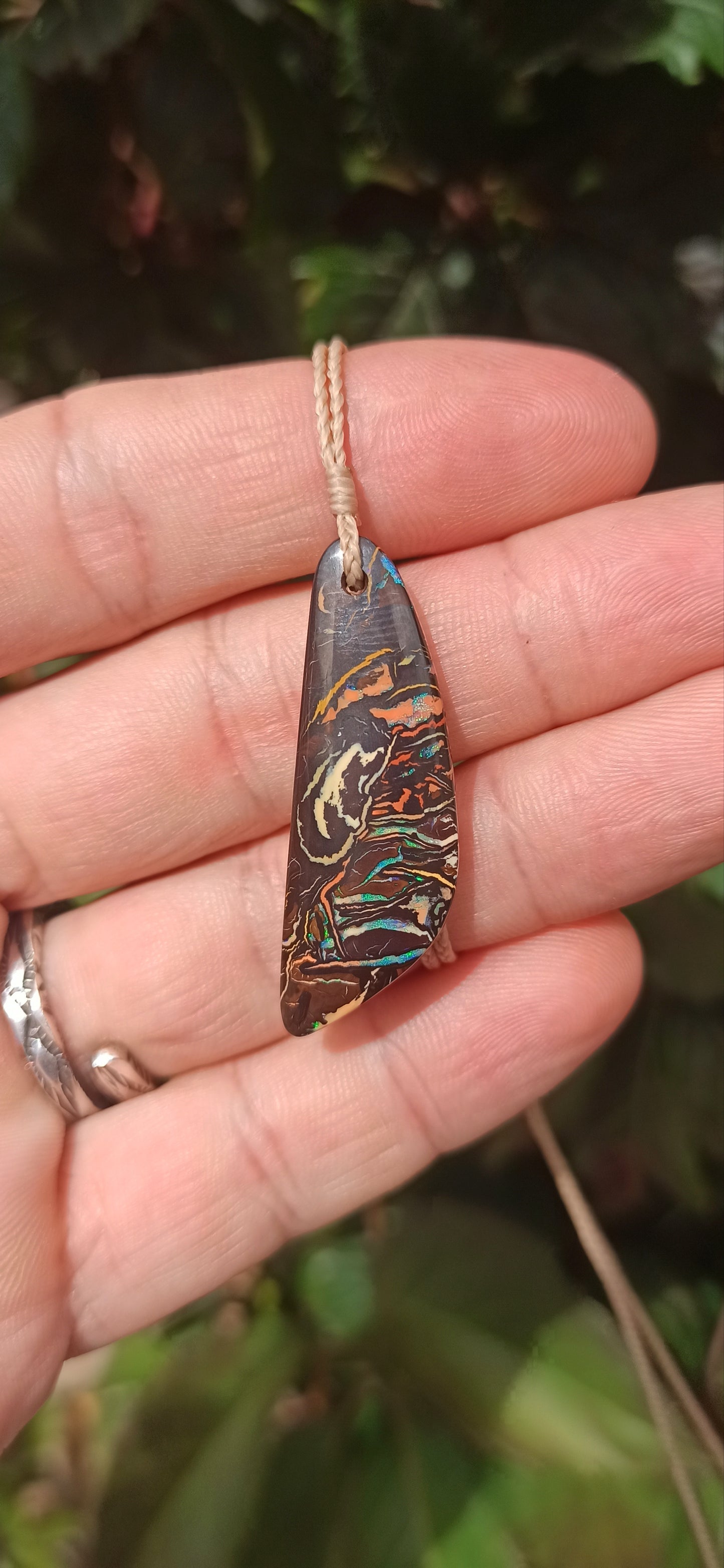 Pendentif "Tribal Pattern", Opale Boulder de Koroit