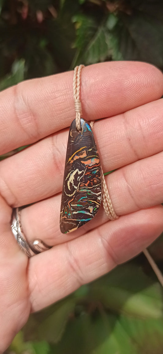 Pendentif "Tribal Pattern", Opale Boulder de Koroit