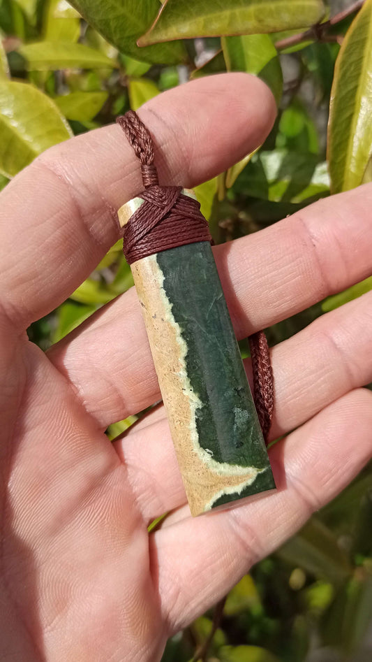 Pendentif Toki Dunite 🌿 Nouvelle Calédonie