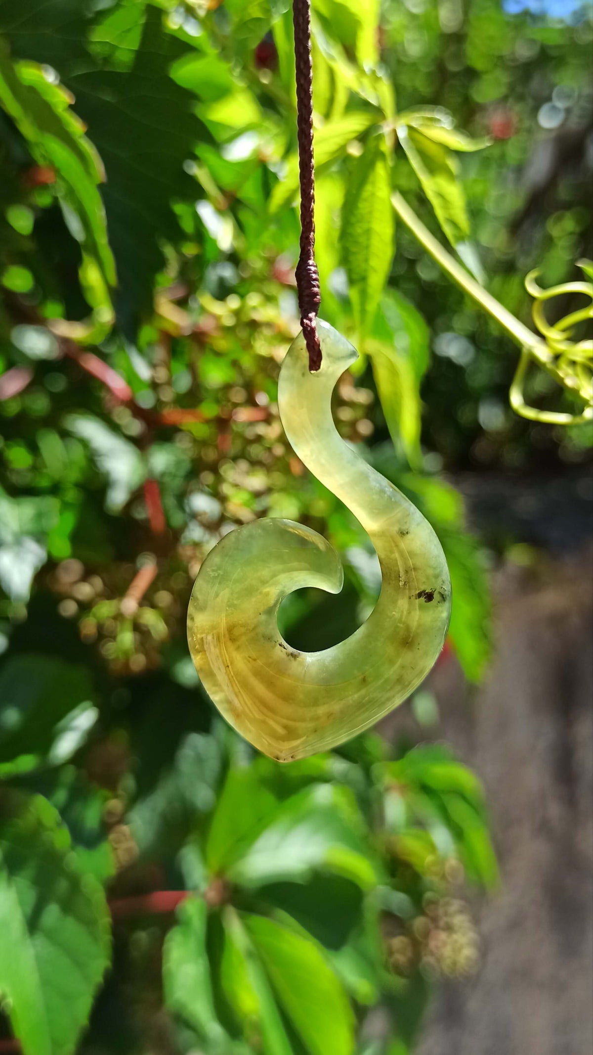 Pendentif "Koru" Vesuvianite