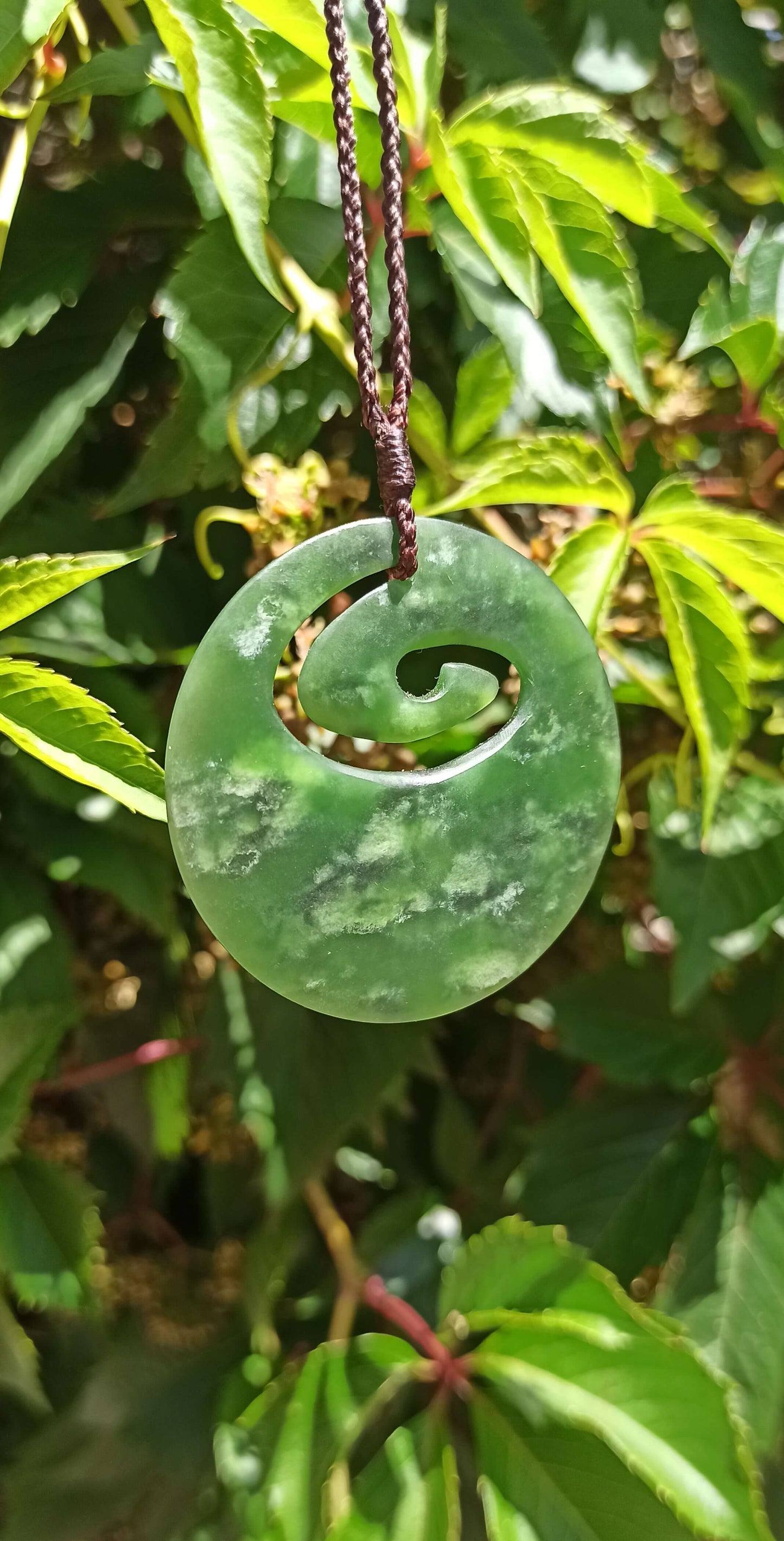 Pendentif "Koru" Marsden Flower Jade