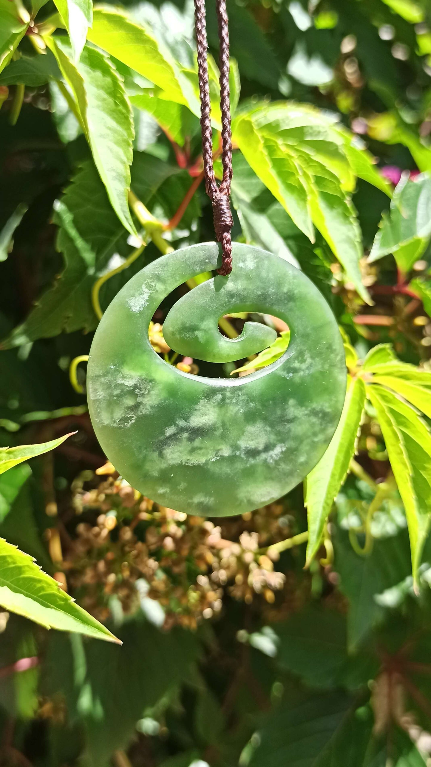 Pendentif "Koru" Marsden Flower Jade