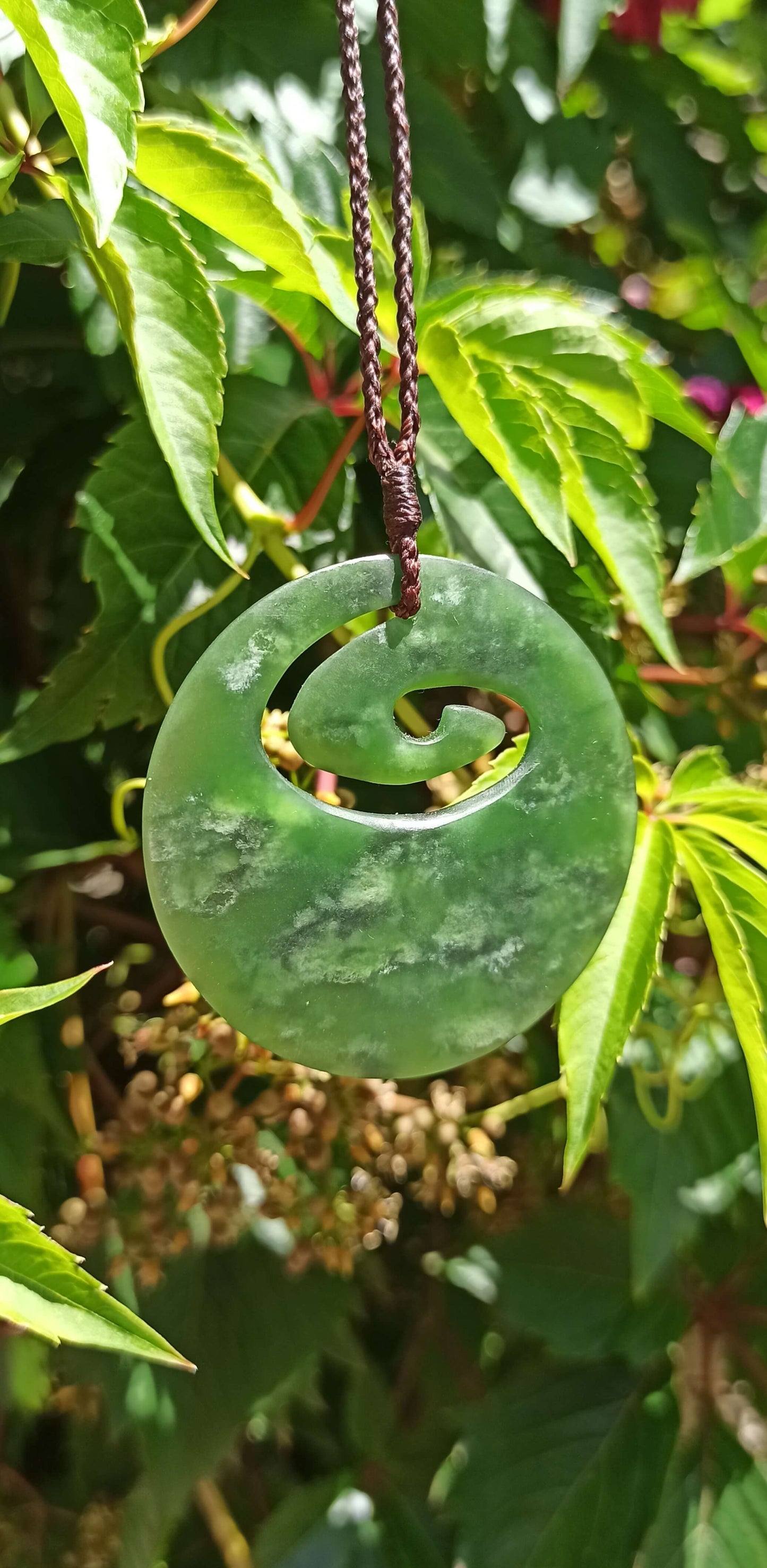Pendentif "Koru" Marsden Flower Jade